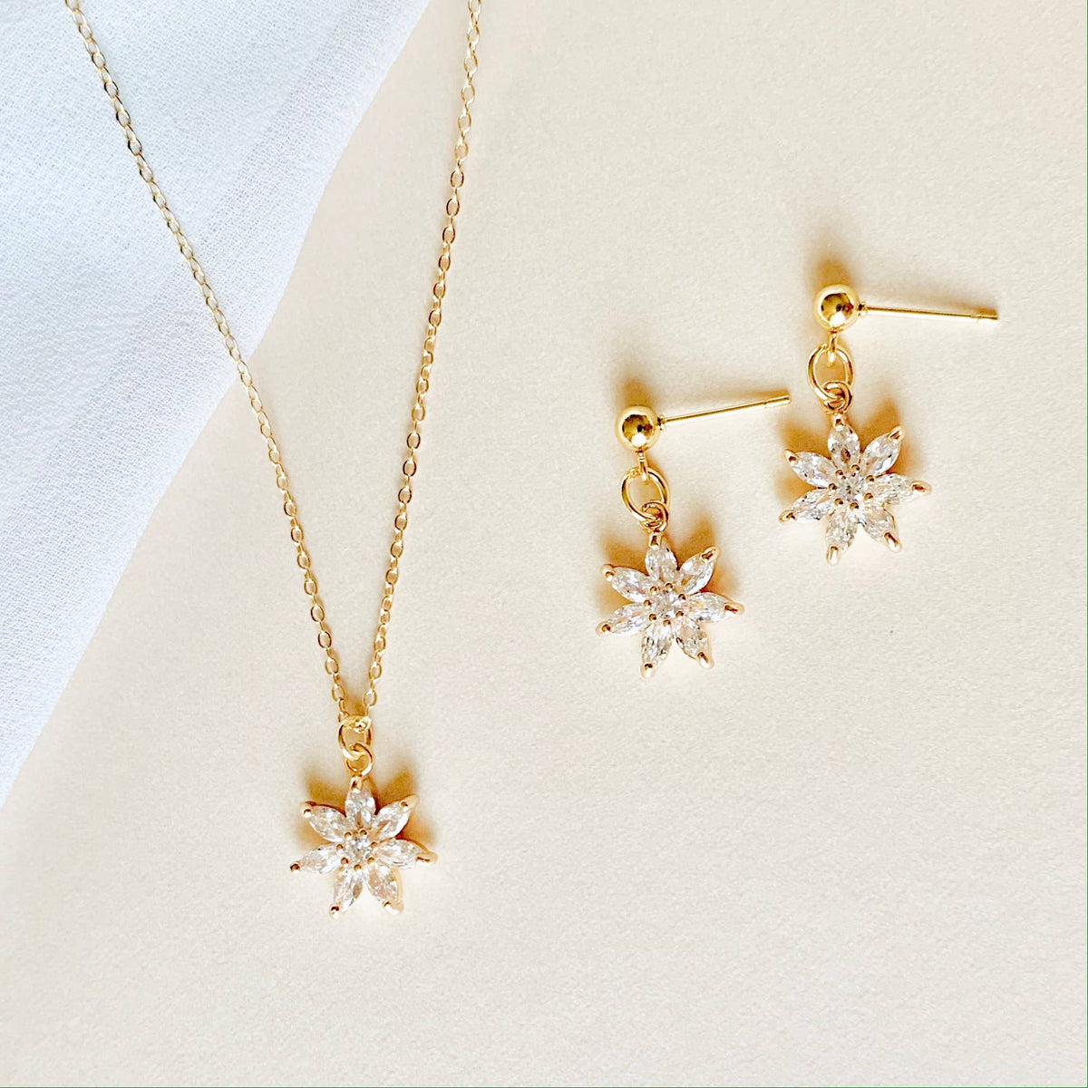 CRYSTAL FLOWER EARRINGS | gold | diamond flower earrings: 18K GOLD HOOK
