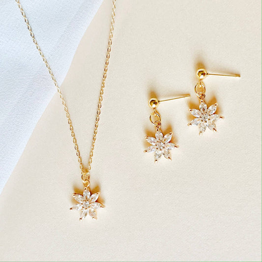 CRYSTAL FLOWER EARRINGS | gold | diamond flower earrings: 18K GOLD HOOK