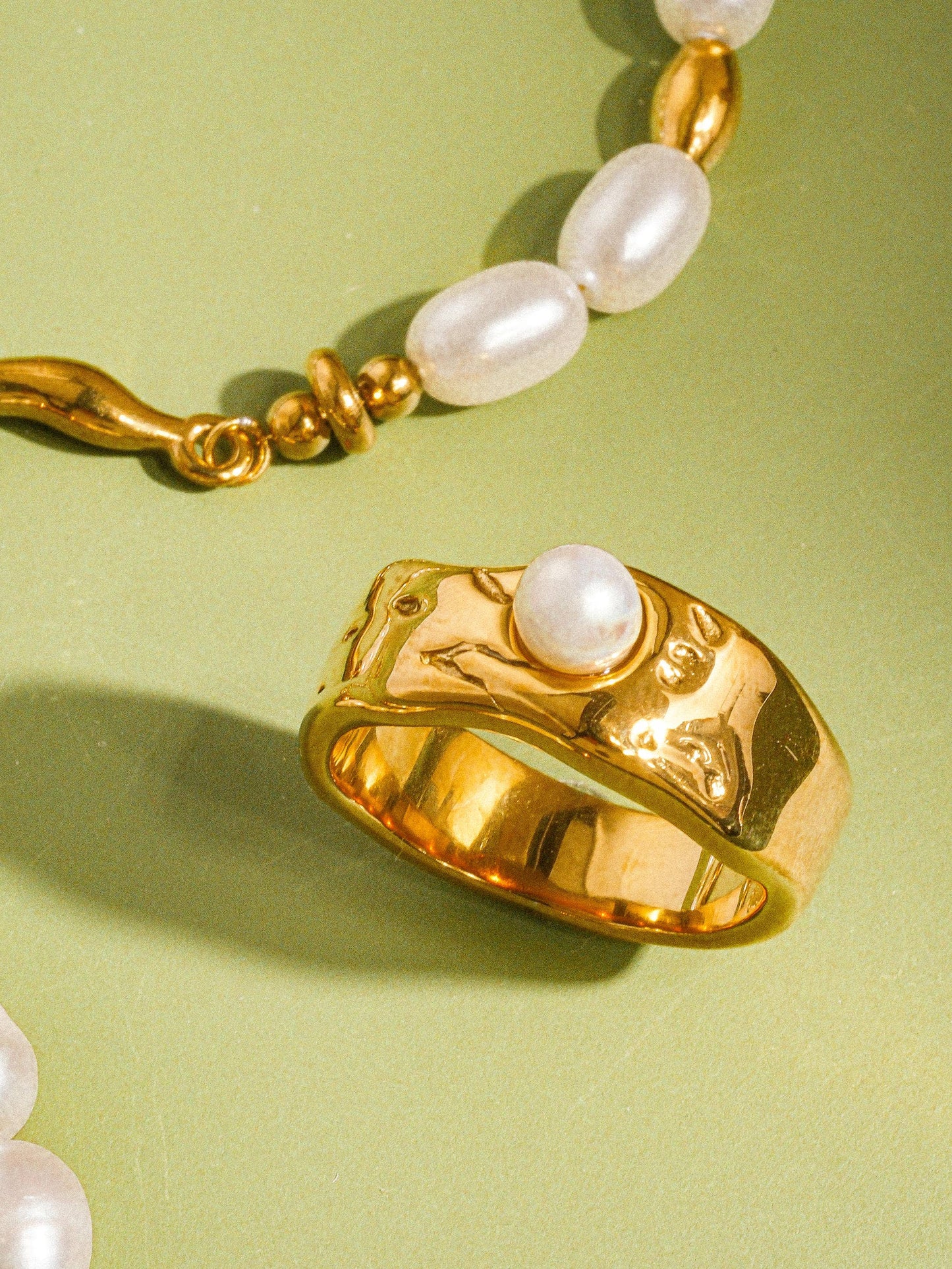 Pave 18K Gold Non-Tarnish Pearl Band Ring: Yellow Gold / 8